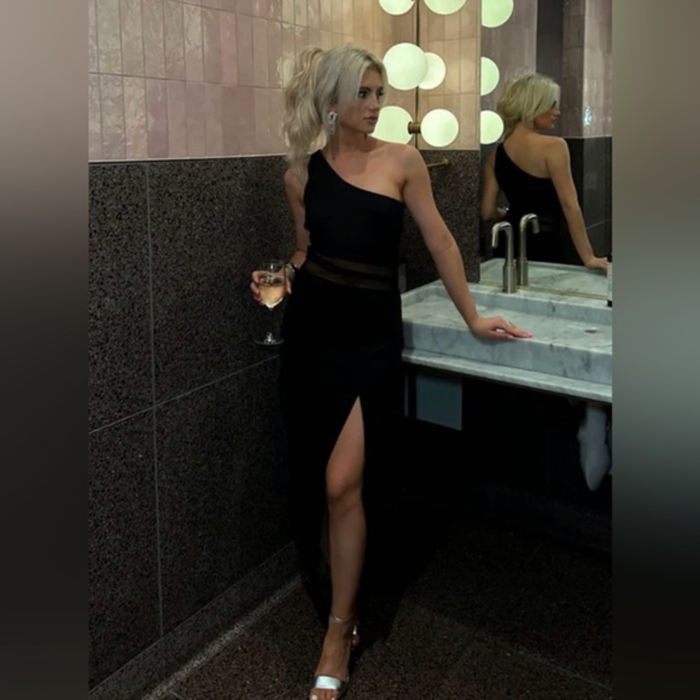 Likely dress size 6